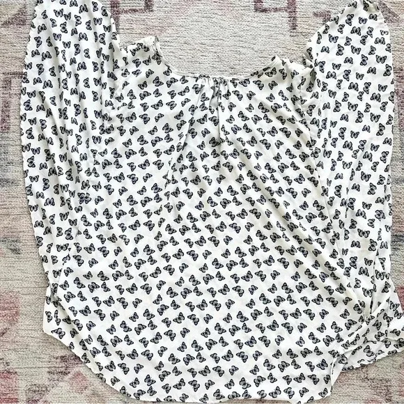 Karen Kane• Butterfly blouse - Picture 4 of 4